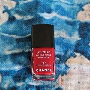 CHANEL Le Vernis Longwear Nail Color 528 Rouge Puissant